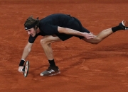 开云体育平台APP-包含英国网球队翻盘法国网球队，西西帕斯高光表现的词条