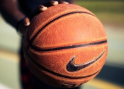 开云体育中国官网-赛道与绿茵的碰撞，F1揭幕战与澳洲足球的压制艺术