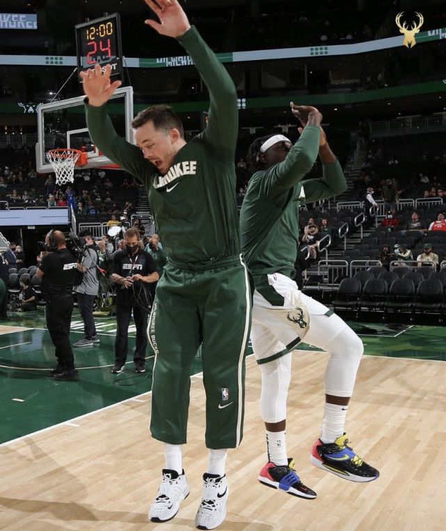 青岛队翻盘浙江队，霍勒迪扛起全队