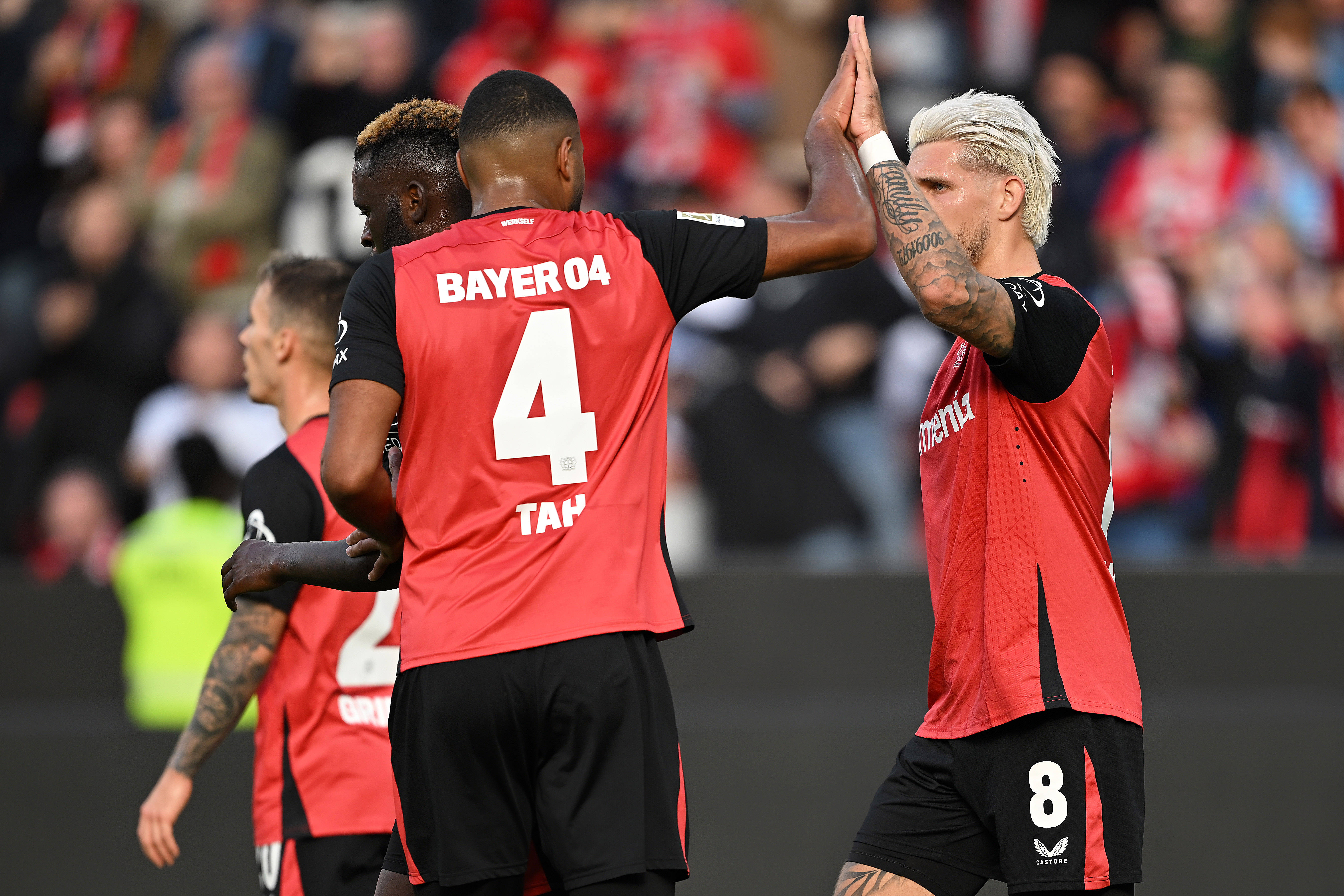 关于拜仁客场大胜，提前锁定强名额的信息