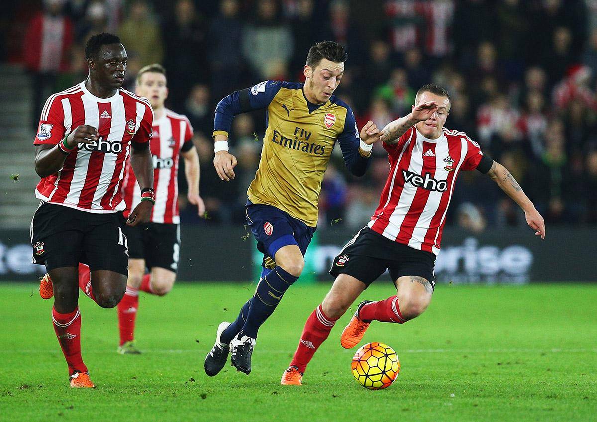 关于南安普顿主场惊险胜利,庆祝胜利的信息 关于南安普顿主场惊险胜利,庆祝胜利的信息