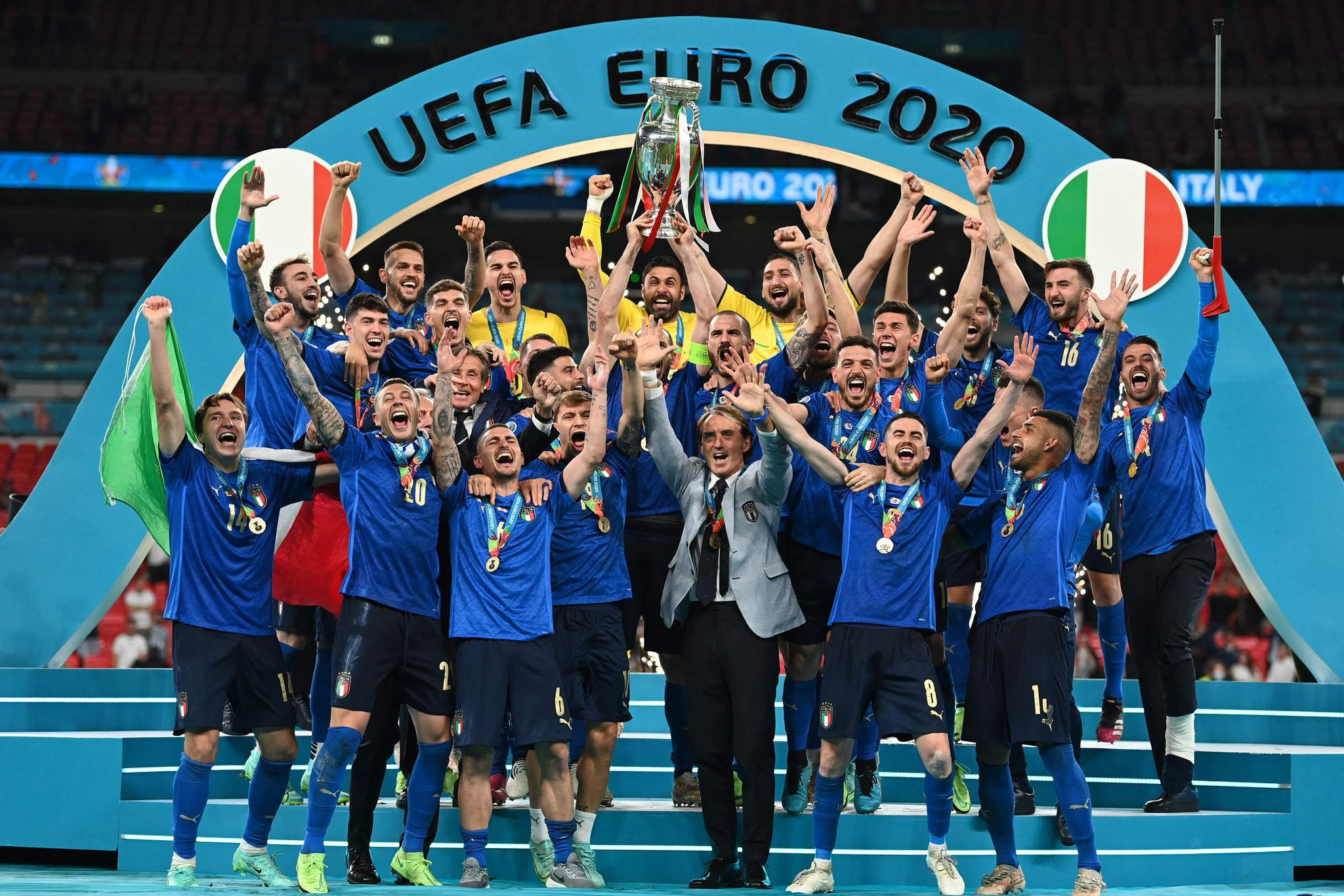 包含意大利国家队成功晋级,一步迈向欧洲之巅的词条 包含意大利国家队成功晋级,一步迈向欧洲之巅的词条