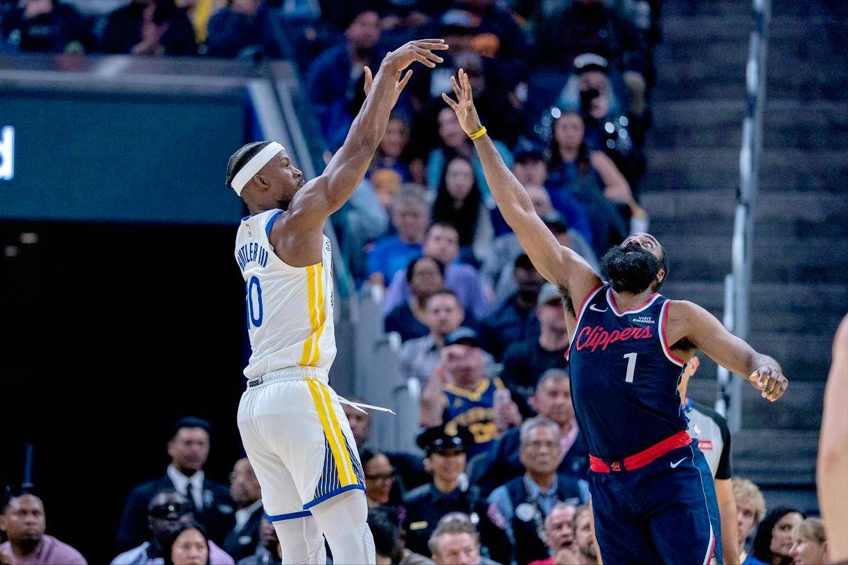 勇士轻取快船，字母哥扛起全队