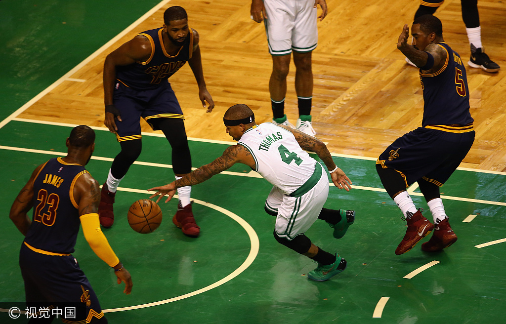 湖人B队血洗凯尔特人，萨姆·米切尔三分雨点燃全场的简单介绍