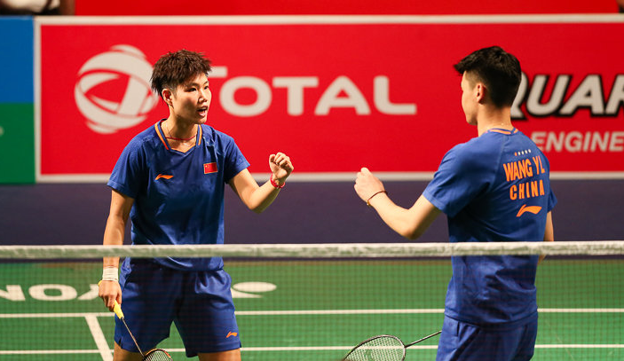 包含马来西亚队力克印尼队,黄鸭组合统治全场的词条 包含马来西亚队力克印尼队,黄鸭组合统治全场的词条