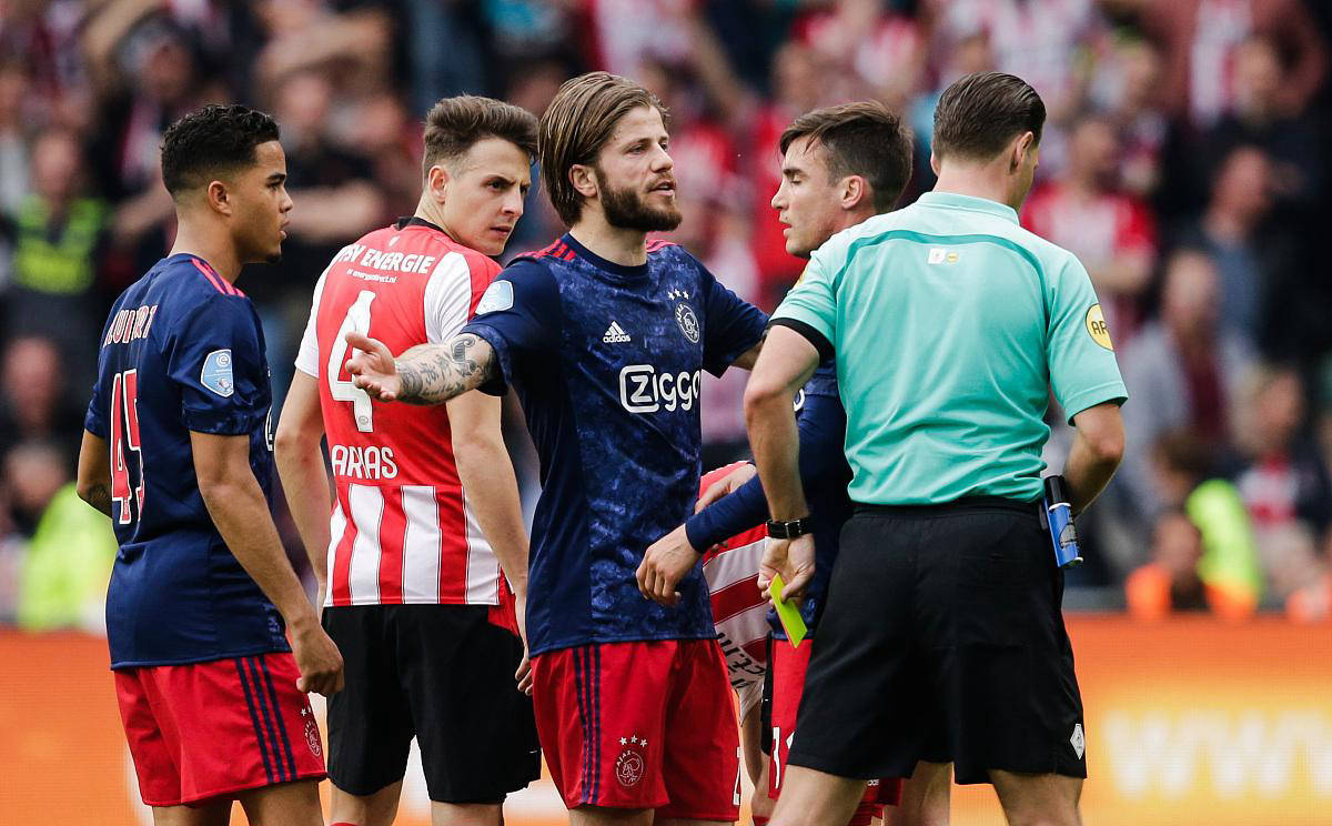 马德里竞技遭遇客场惨败,小组赛形势严峻 马德里竞技遭遇客场惨败,小组赛形势严峻