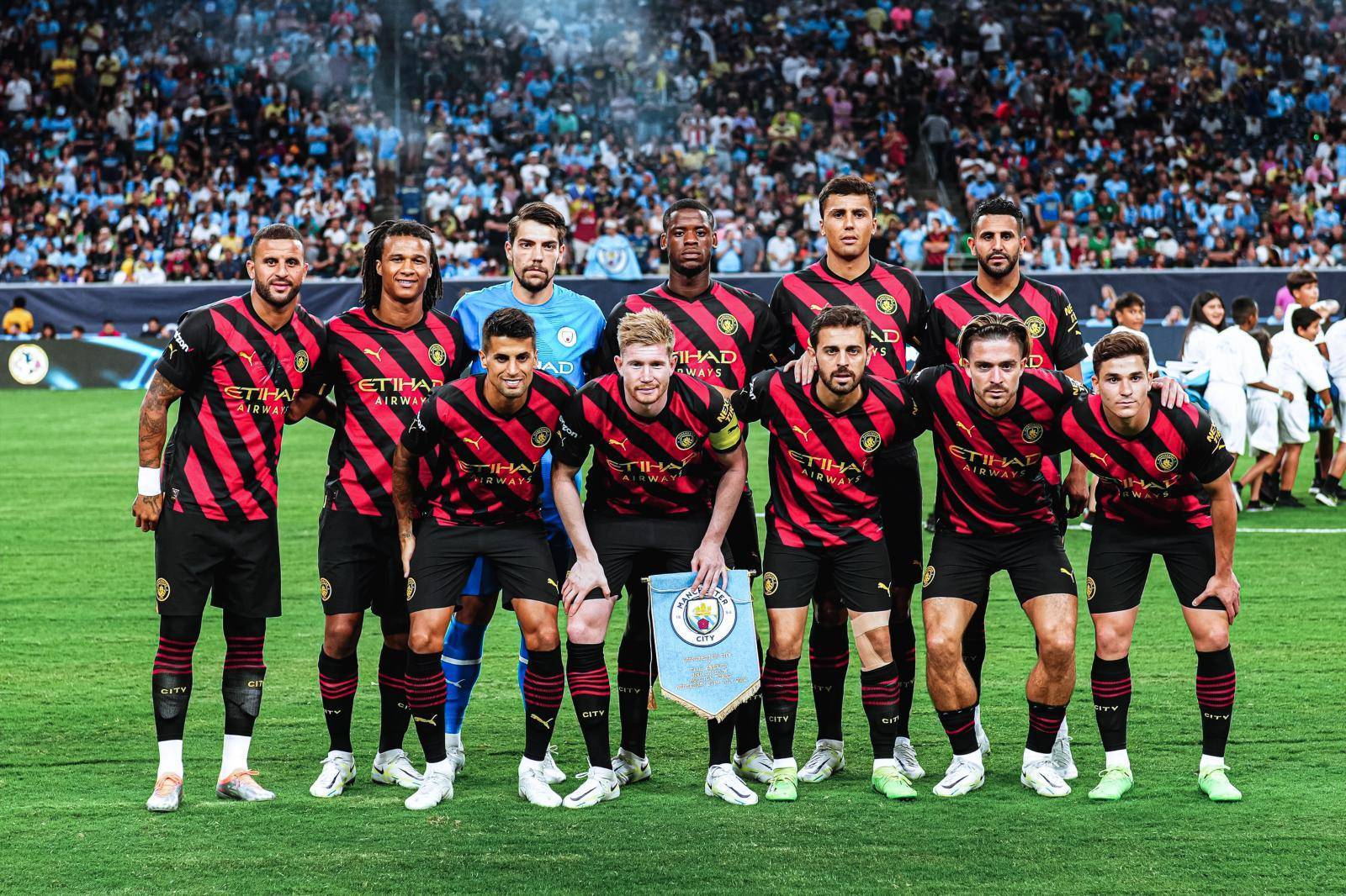 包含法国大胜阿尔巴尼亚，小组榜首无悬念的词条